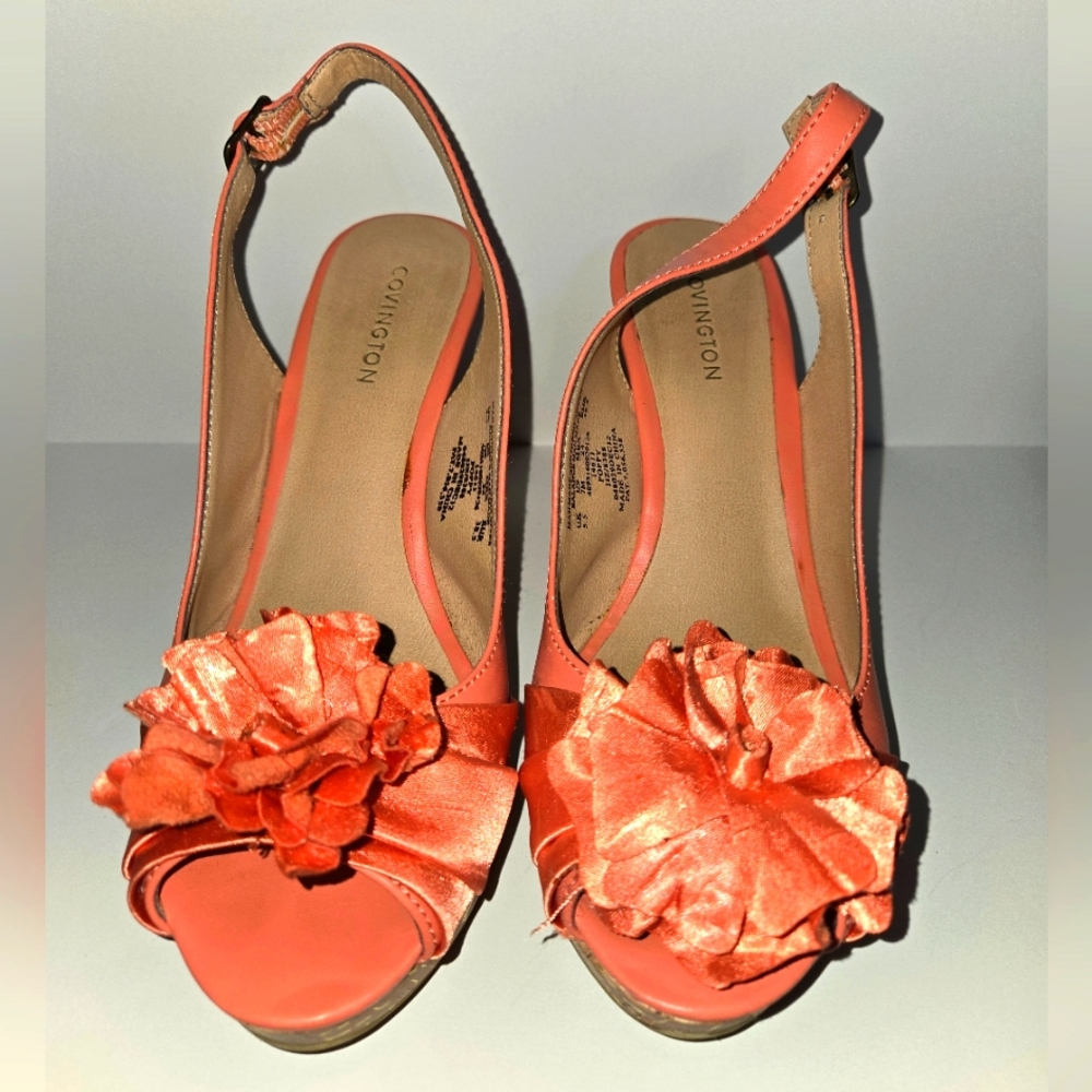 Covington Women's 7M Poppy Wedge